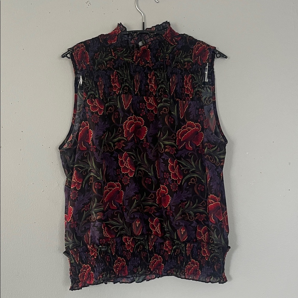 Chic Woman’s Icone Sleeveless Floral Blouse Small